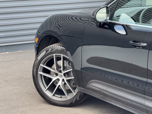 Certified 2025 Porsche Macan image 12