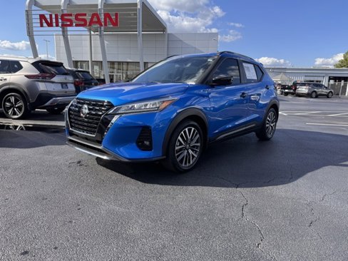 Used 2021 Nissan Kicks SR image 1