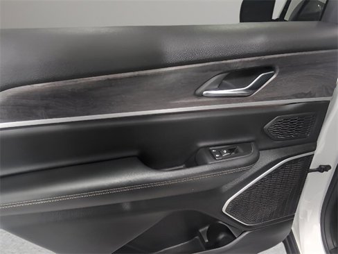 Used 2022 Jeep Grand Cherokee L Limited image 25