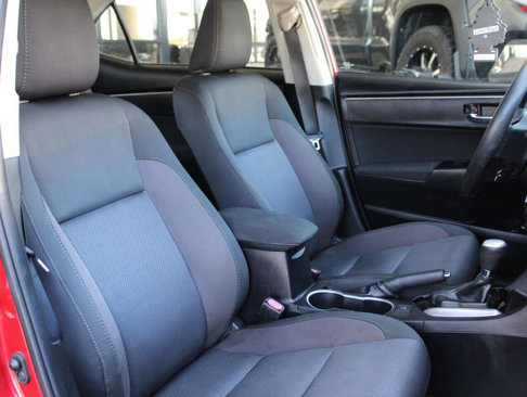 Used 2018 Toyota Corolla L image 11