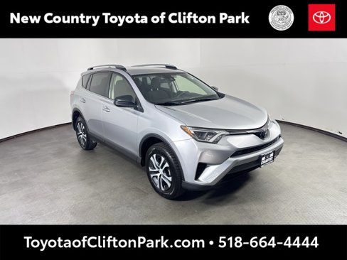 Used 2018 Toyota RAV4 LE image 1
