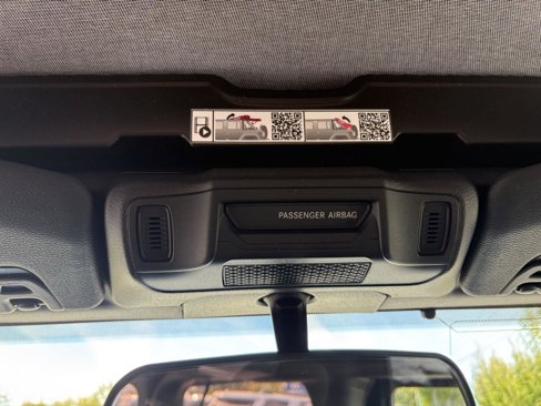 Used 2025 Jeep Wrangler Sport image 19