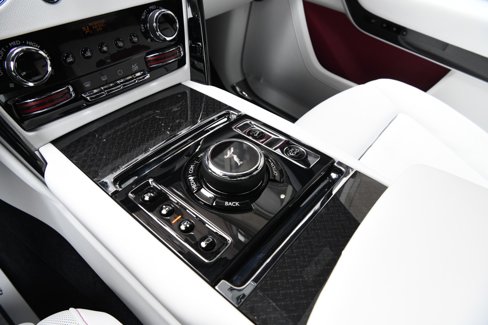 Used 2024 Rolls-Royce Cullinan Black Badge image 22