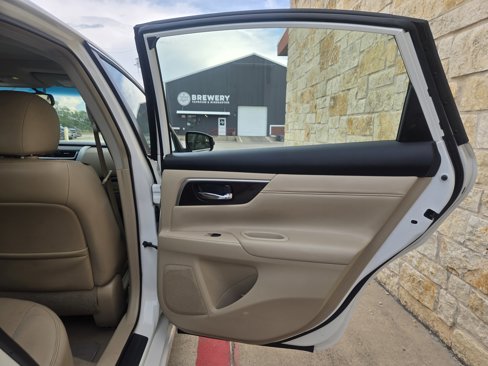 Used 2013 Nissan Altima 2.5 SL w/ Technology Pkg image 10