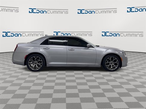Used 2015 Chrysler 300 S image 9