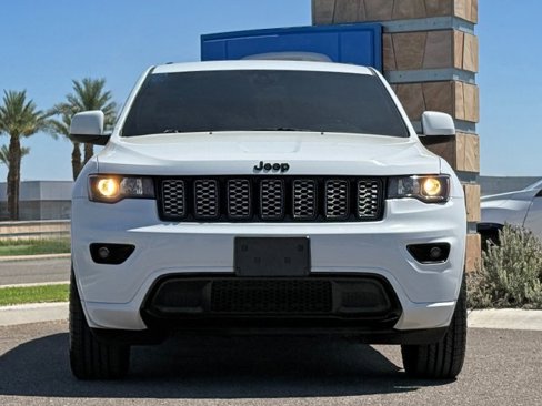 Used 2018 Jeep Grand Cherokee Altitude image 5