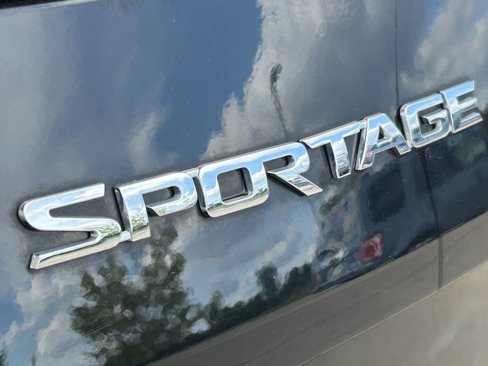 Used 2022 Kia Sportage LX image 8