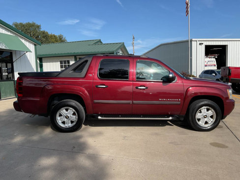 Used 2008 Chevrolet Avalanche LT w/ LT Preferred Equipment Group image 2