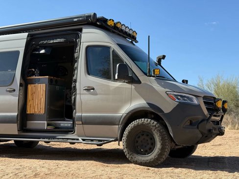 Used 2022 Mercedes-Benz Sprinter 2500 image 1