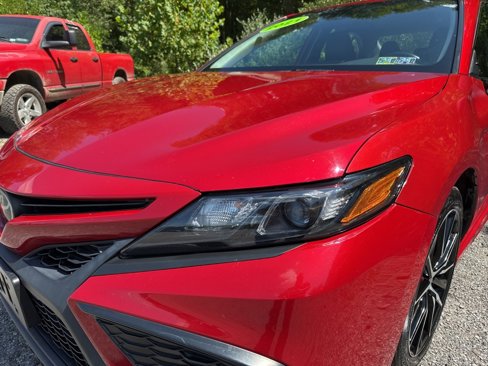Used 2021 Toyota Camry SE image 3