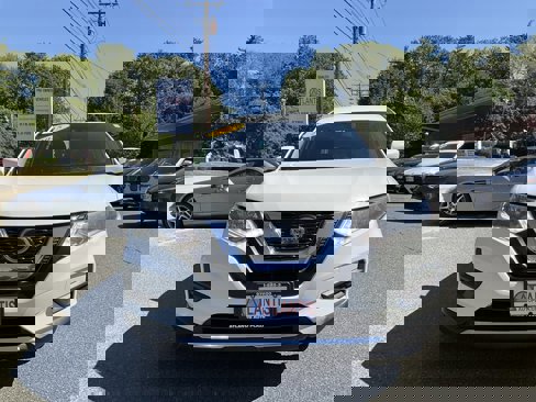 Used 2019 Nissan Rogue S image 2