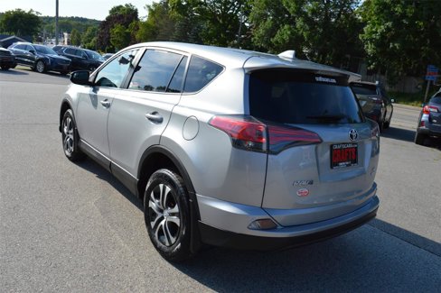 Used 2018 Toyota RAV4 LE image 3