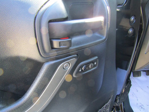Used 2015 Jeep Wrangler Sport image 9