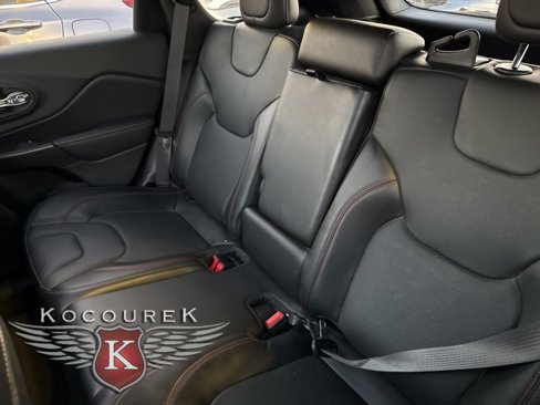 Used 2020 Jeep Cherokee Trailhawk image 7