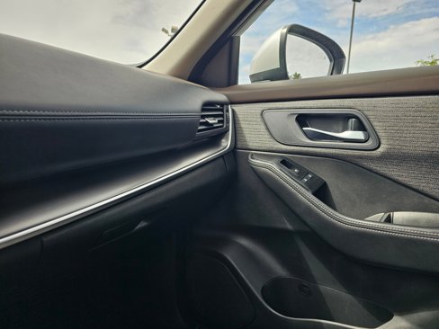 Used 2023 Nissan Rogue SV image 26