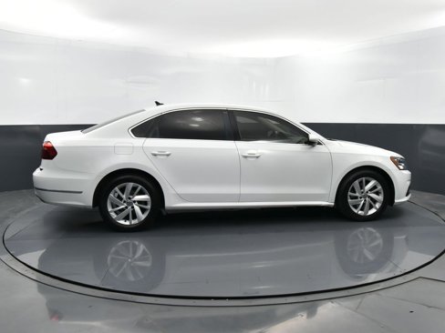 Used 2018 Volkswagen Passat 2.0T SE image 41