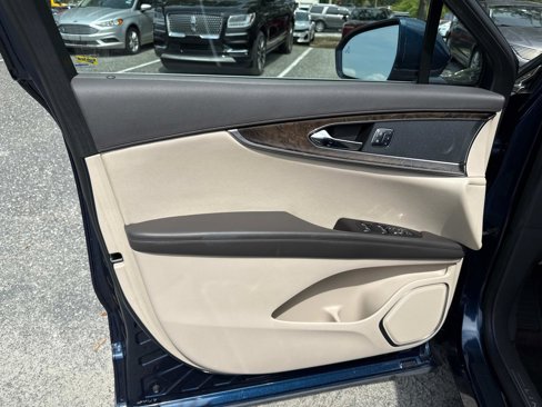 Used 2017 Lincoln MKX Reserve image 32