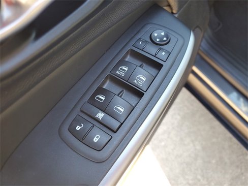 Used 2022 Jeep Cherokee Limited image 19