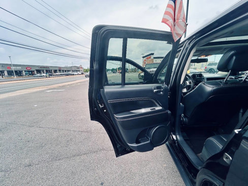Used 2015 Jeep Compass High Altitude image 25