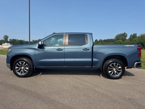 Used 2024 Chevrolet Silverado 1500 LT image 2