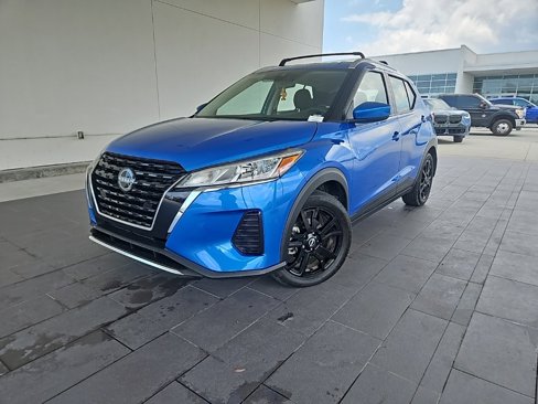 Used 2024 Nissan Kicks SV image 1