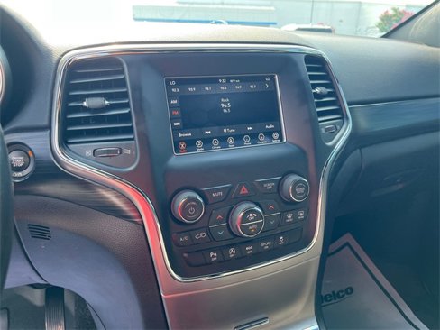 Used 2020 Jeep Grand Cherokee Laredo image 19