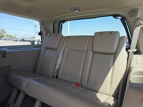Used 2016 Lincoln Navigator Select image 13
