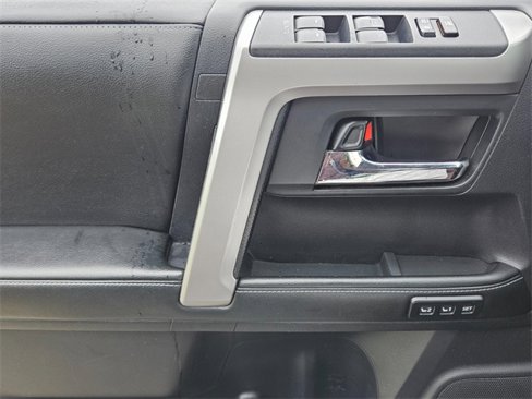 Used 2014 Toyota 4Runner Limited image 31