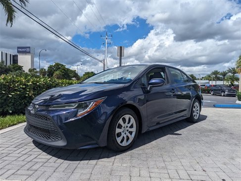 Used 2021 Toyota Corolla LE image 4