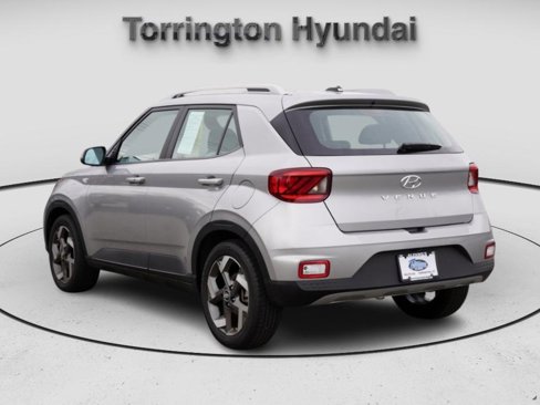 Certified 2024 Hyundai Venue SEL image 4