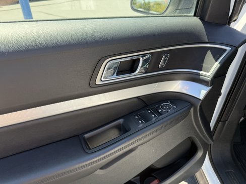 Used 2017 Ford Explorer XLT w/ Equipment Group 201A image 12