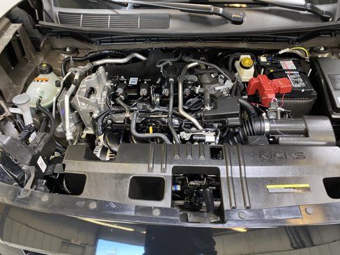 Used 2025 Nissan Kicks SR image 10