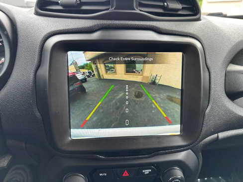 Used 2018 Jeep Renegade Trailhawk w/ UConnect 8.4 Nav Group image 17