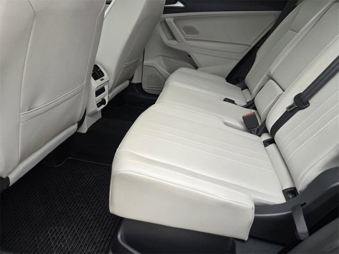 Used 2024 Volkswagen Tiguan SE image 32