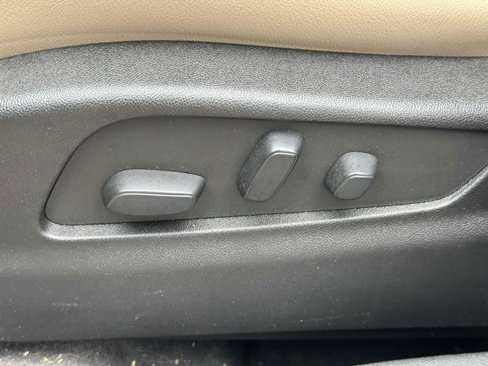 Certified 2024 Cadillac XT4 Luxury w/ Cold Weather Package image 15