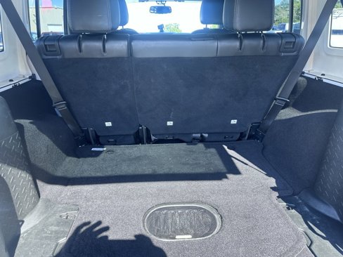 Used 2018 Jeep Wrangler Unlimited Sahara w/ Connectivity Group image 23