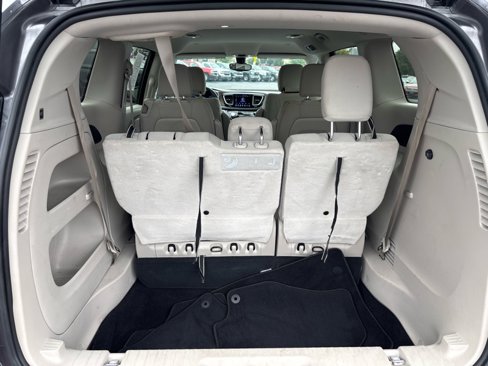 Used 2017 Chrysler Pacifica Touring image 29