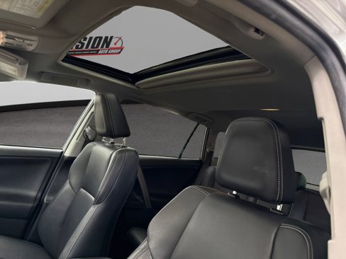 Used 2015 Toyota RAV4 Limited image 22