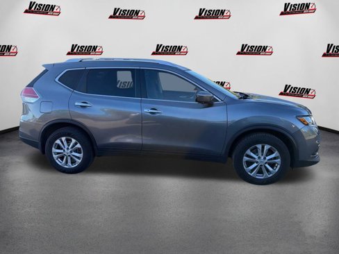 Used 2016 Nissan Rogue SV w/ SV Premium Package image 4