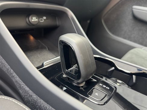 Certified 2023 Volvo C40 P8 Recharge Ultimate w/ Protection Package Premier image 16