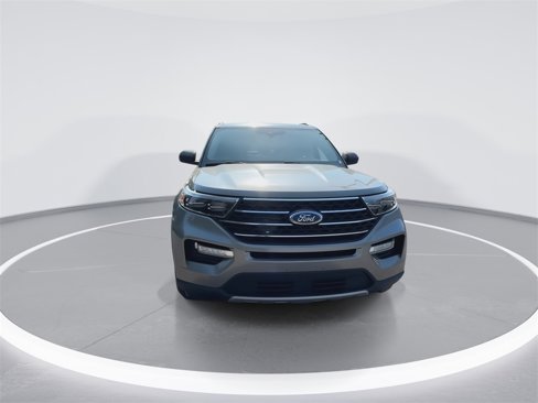 Used 2020 Ford Explorer XLT w/ Equipment Group 202A image 3