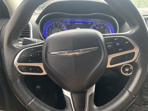 Used 2018 Chrysler 300 Touring L image 17