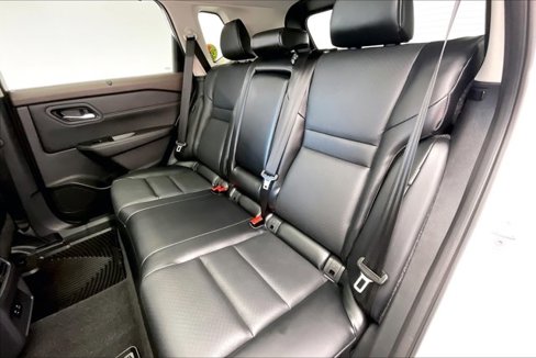 Used 2023 Nissan Rogue SV w/ SV Premium B Package image 18
