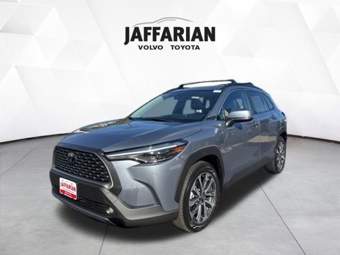 Used 2022 Toyota Corolla Cross XLE image 7