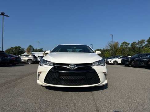 Used 2016 Toyota Camry SE image 3