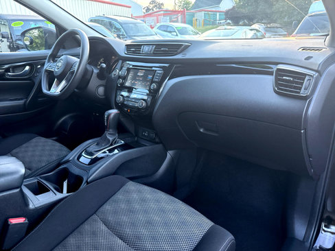 Used 2020 Nissan Rogue Sport SV image 12