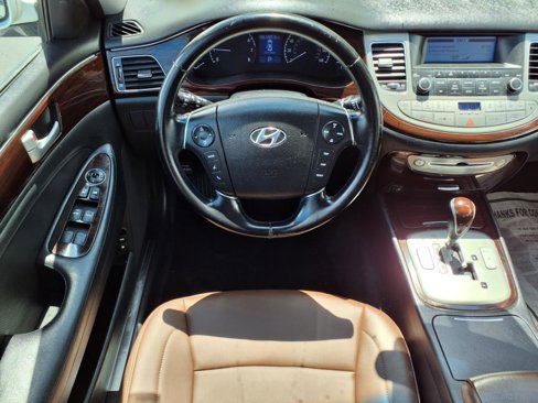Used 2013 Hyundai Genesis 3.8 image 8