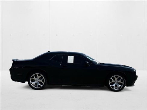 Used 2016 Dodge Challenger SXT Plus image 4