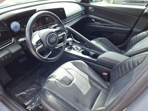 Used 2022 Hyundai Elantra Limited image 9