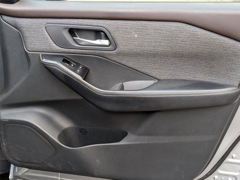 Used 2022 Nissan Rogue SV image 34